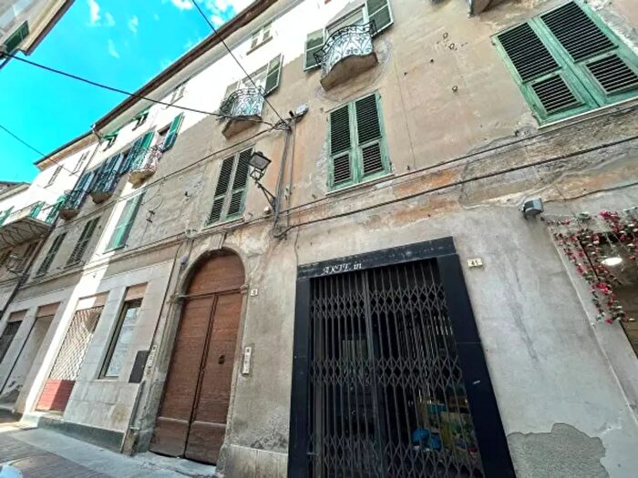 Appartamento trilocale in vendita in Via Roma, Ovada