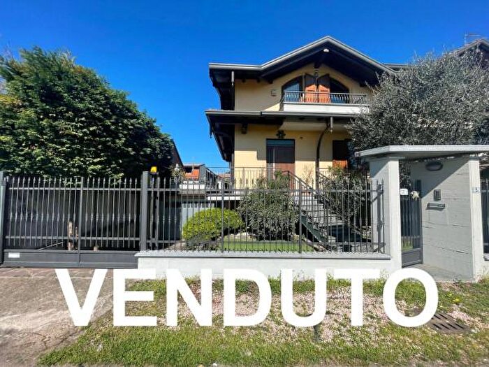 Casa con 5 locali in vendita in Via San Fermo b, Villa Cortese