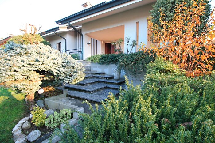 Casa con 13 locali in vendita in Via Giacomo Leopardi, Arzignano