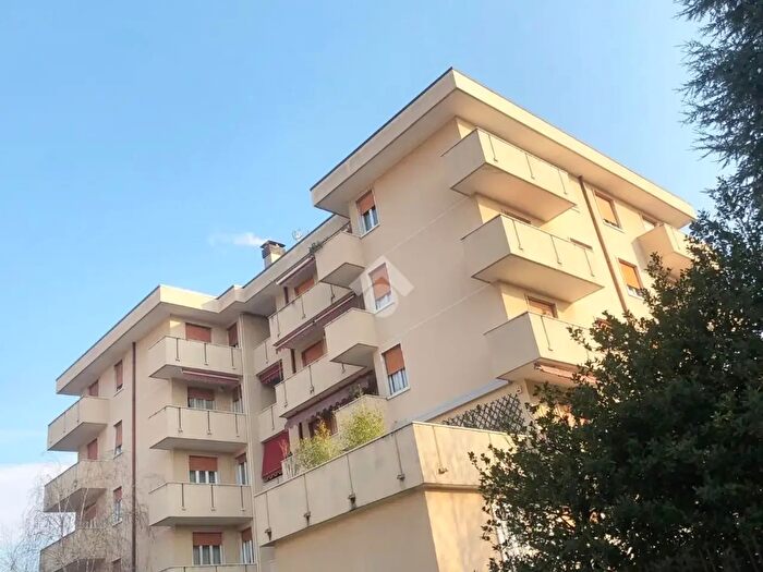 Appartamento trilocale in vendita in Via Vignoli, Seregno