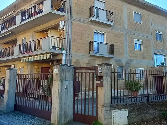 Appartamento con 5 locali in vendita in Via Salvo dAcquisto, Caltagirone