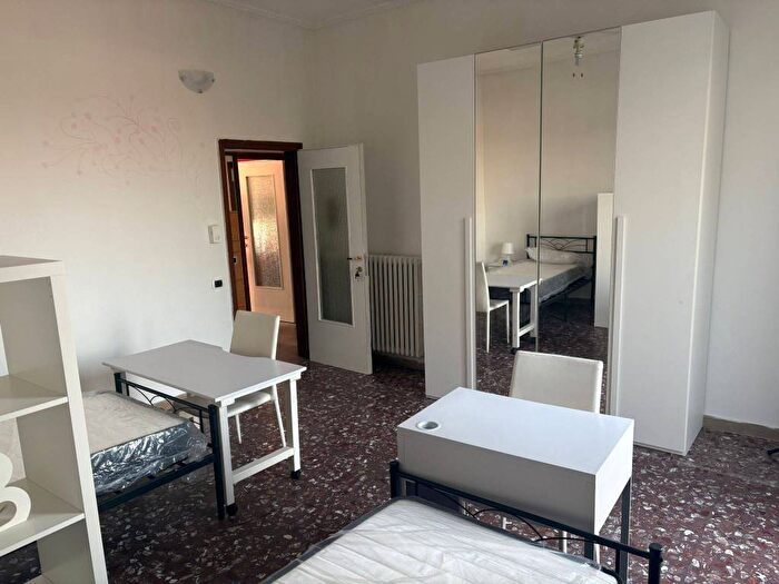 Appartamento trilocale in affitto in Via Jacopo di Paolo, Bolognina, Bologna