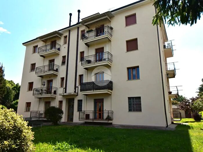 Appartamento trilocale in vendita in Via Velasca, Vimercate