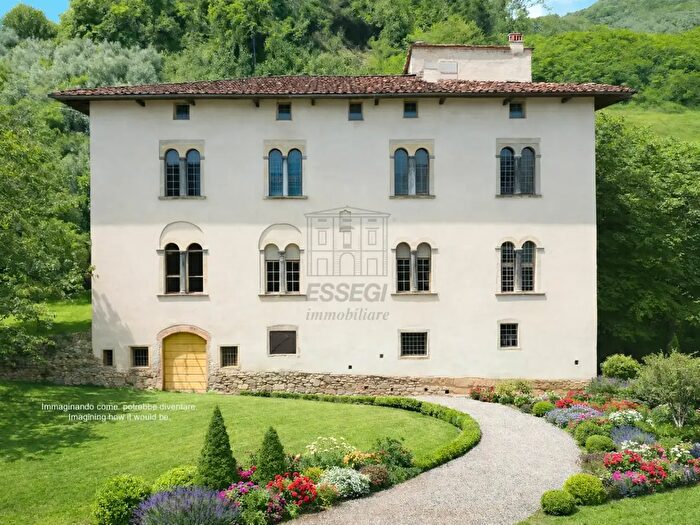 Casa con 20 locali in vendita in Via Colli, Pescaglia