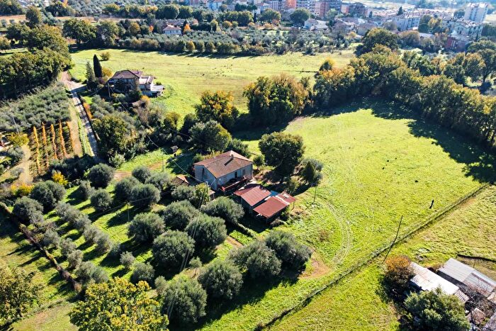 Casa con 6 locali in vendita in Terni