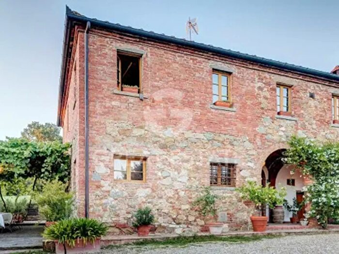 Casa con 6 locali in vendita in Foiano Della Chiana