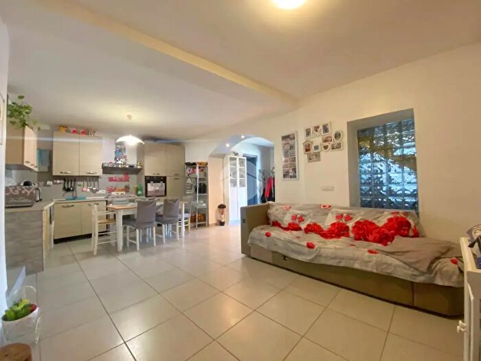 Casa trilocale in vendita in Via Casamasella, Caserta