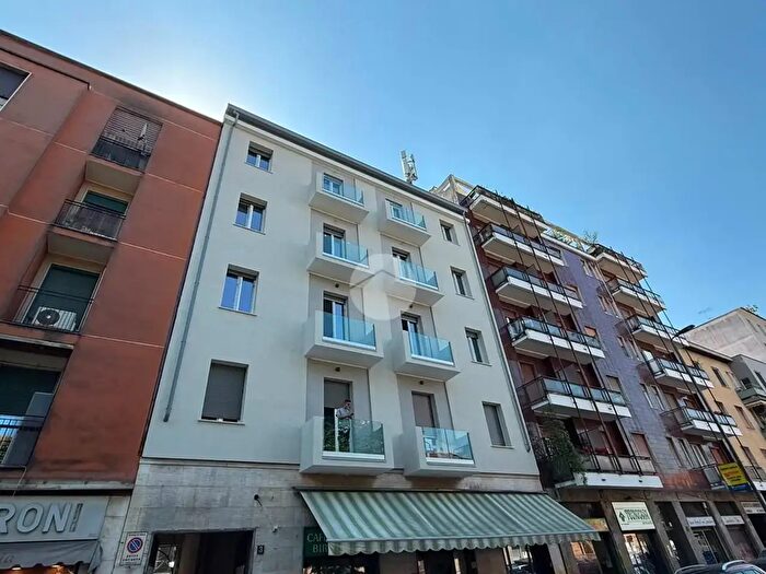 Appartamento trilocale in vendita in Via Angelo Inganni, Milano