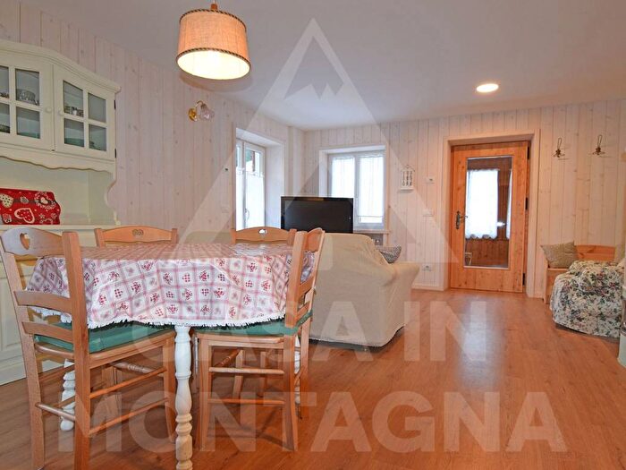 Appartamento trilocale in affitto in Strada Statale delle Dolomiti, Pozza Di Fassa, San Giovanni di Fassa