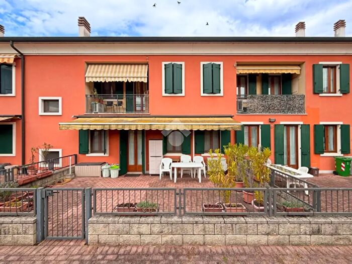 Appartamento quadrilocale in vendita in Via Napoleone, Ronco AllAdige