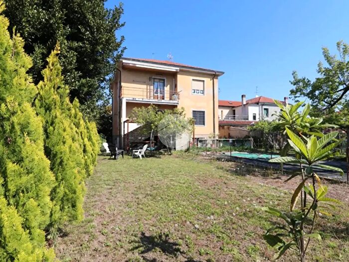 Casa trilocale in vendita in Via Galileo Ferraris, Rho