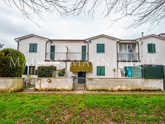 Casa quadrilocale in vendita in Via Olindo Bottazzi, Ferrara