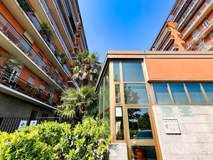 Appartamento bilocale in affitto in Viale Caterina da Forlì, Bande Nere Inganni, Milano