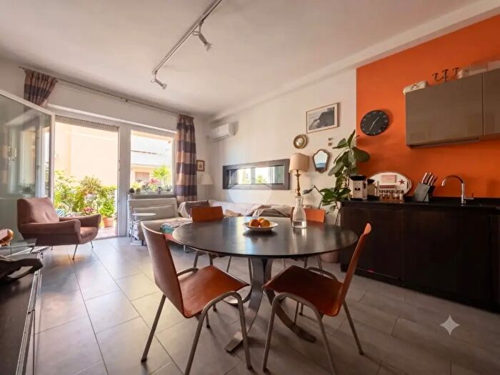Appartamento trilocale in vendita in Viale Regina Elena, Rimini