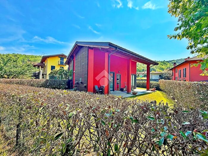 Casa quadrilocale in vendita in Via Lentate, Sesto Calende