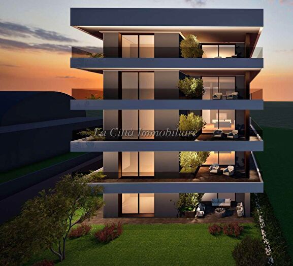 Appartamento quadrilocale in vendita in Via Ciro Gastone, Novara