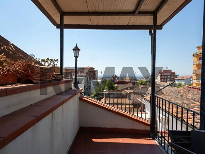 Appartamento con 5 locali in affitto in Via Francesca Corso, Catania