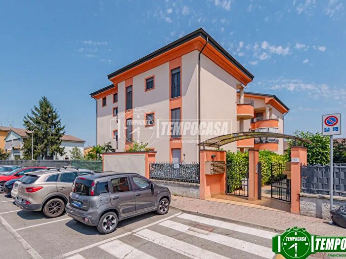 Appartamento trilocale in vendita in Via Salvatore Quasimodo, Albuzzano