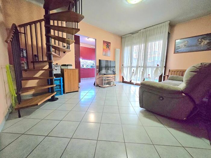 Case in Vendita e in Affitto - 2