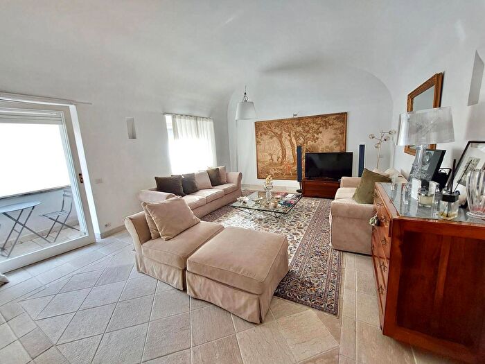 Appartamento quadrilocale in vendita in Via Umberto Boccioni, Roma