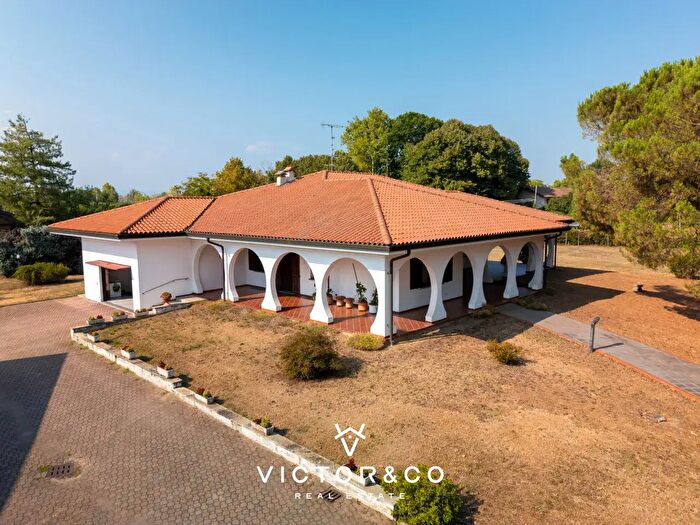 Casa con 5 locali in vendita in Via Regina Margherita, Momo