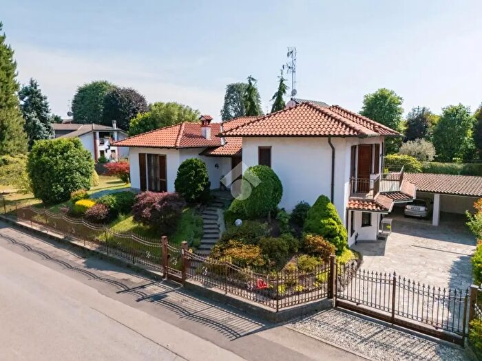 Casa trilocale in vendita in Via Tagliamento, Albiate