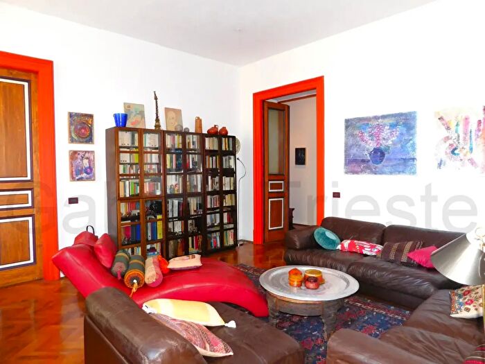Appartamento con 5 locali in affitto in Via Piccolomini, Trieste