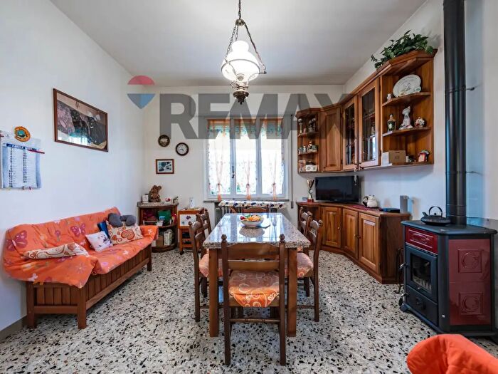 Casa quadrilocale in vendita in Via per Scortichino, Bondeno