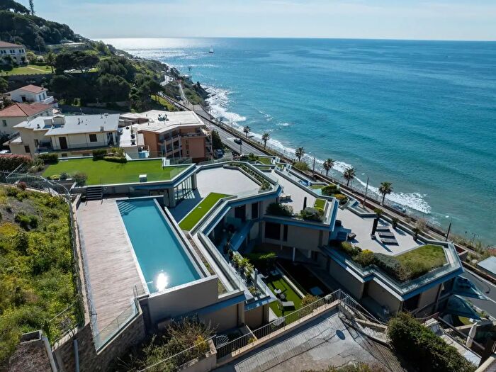 Appartamento con 8 locali in vendita in Corso Mazzini, Sanremo