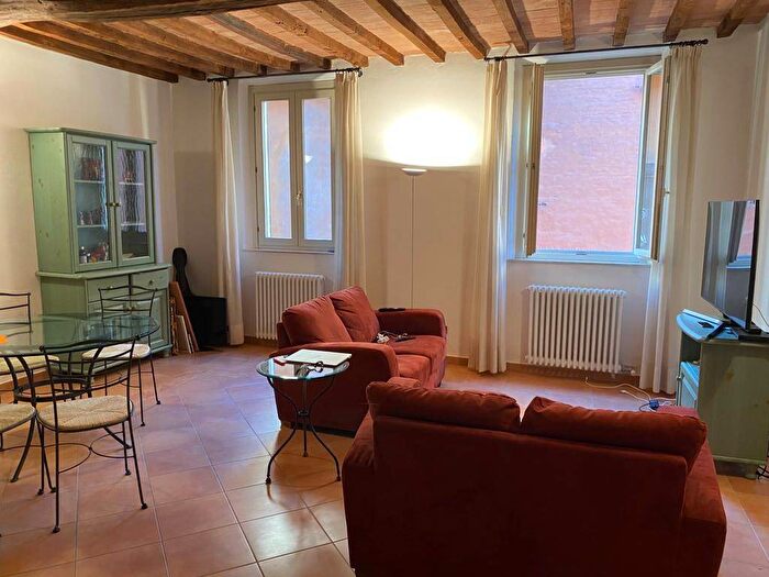 Appartamento trilocale in affitto in Via Tre Re, Centro Storico, Modena
