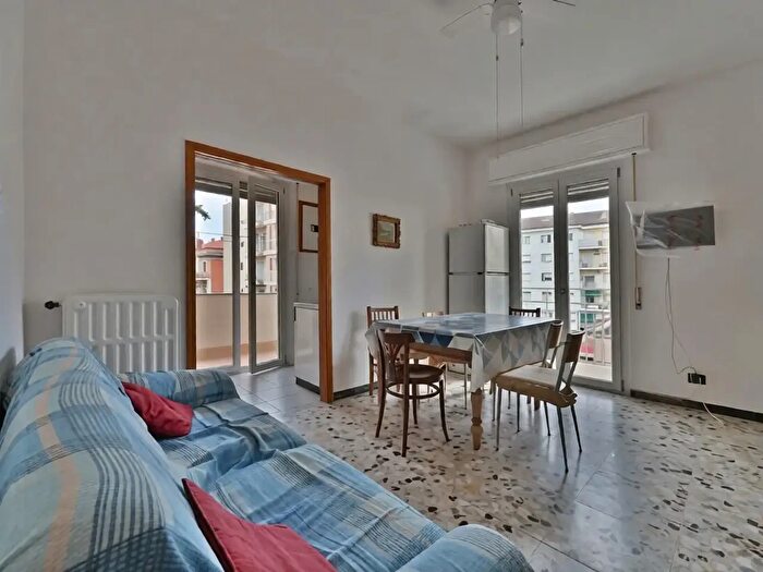 Appartamento quadrilocale in vendita in Via Manzoni, Loano