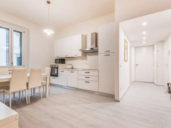 Appartamento quadrilocale in affitto in Via Luigi Giuseppe Faravelli, Sempione, Milano