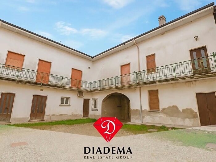 Appartamento quadrilocale in vendita in Via Cavour, Mornago