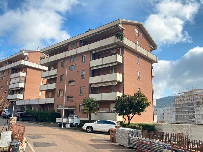 Appartamento con 5 locali in affitto in Via Grazia Deledda, Chiugiana La Commenda, Corciano