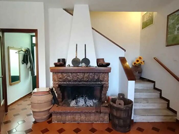Casa con 7 locali in vendita in Fivizzano