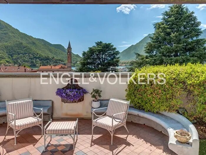 Appartamento con 6 locali in vendita in Via col di Lana, Lecco