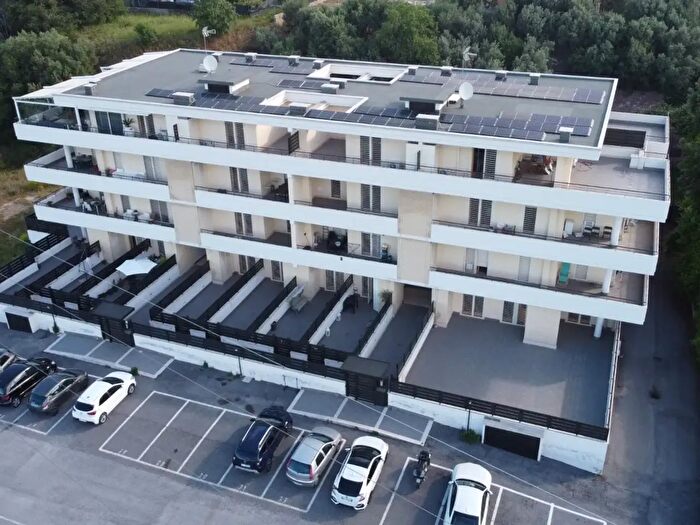 Appartamento trilocale in vendita in Via Anagnina, Roma