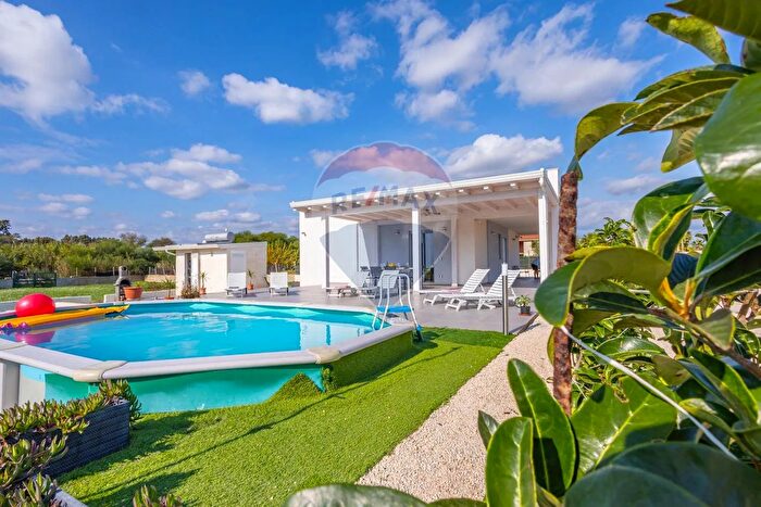 Casa quadrilocale in vendita in Via dei Tulipani, Ispica