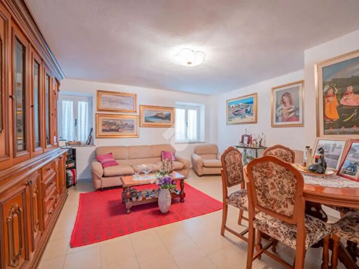 Casa con 5 locali in vendita in Via Tunisi, Olbia