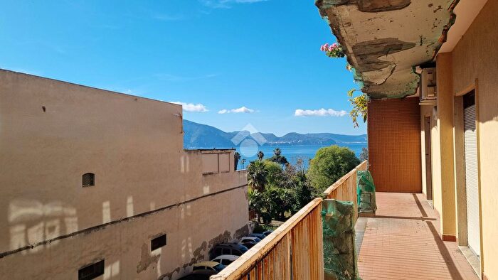 Appartamento con 5 locali in vendita in Corso Umberto I, Torre Annunziata