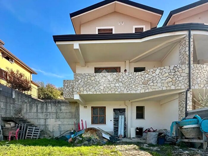 Casa con 5 locali in vendita in Contarda Padula, San Pietro In Guarano