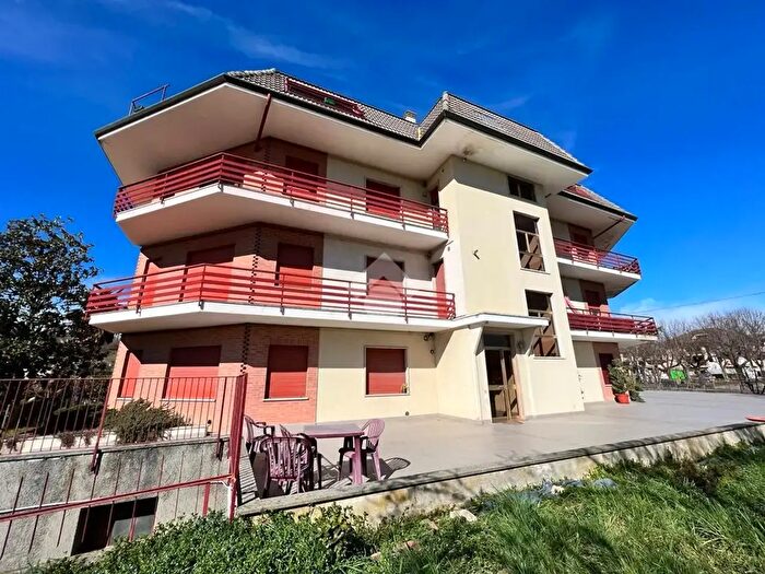 Appartamento quadrilocale in vendita in Viale Europa, Castelnuovo Don Bosco