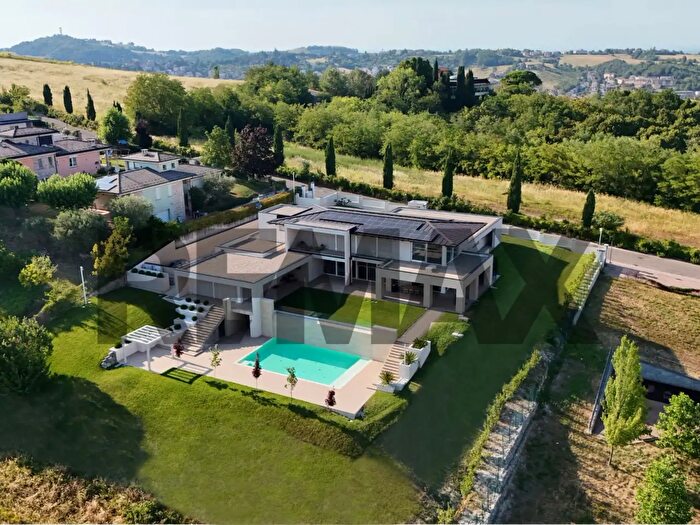 Casa con 18 locali in vendita in Via Enrico Mattei, Salsomaggiore Terme
