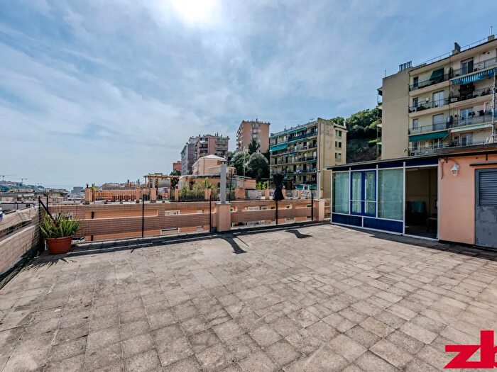 Appartamento con 6 locali in vendita in Via Posalunga, Genova