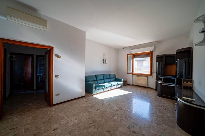 Appartamento con 5 locali in vendita in Via P Bigiandi, Cavriglia