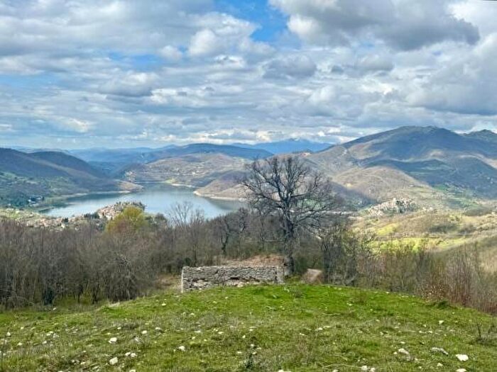 Casa in vendita in Castel Di Tora