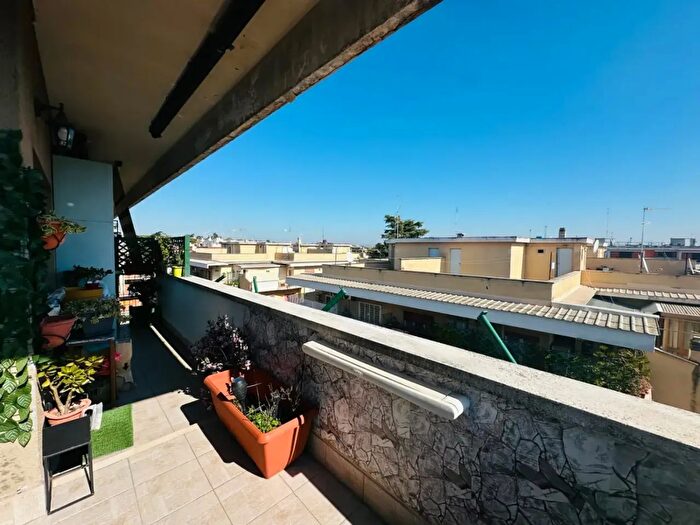 Appartamento trilocale in vendita in Via Luigi Capuana, Roma