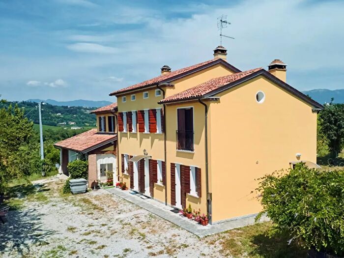 Casa con 10 locali in vendita in Via San Marco, San Pietro Di Feletto