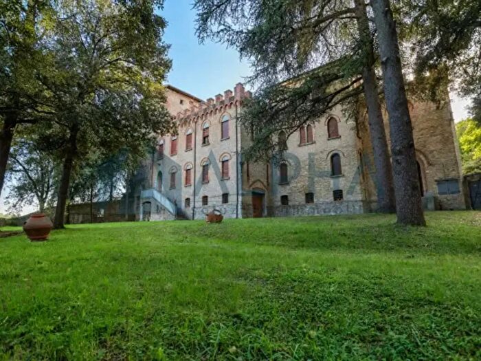 Casa con 6 locali in vendita in Via Novello Malatesta, Cesena
