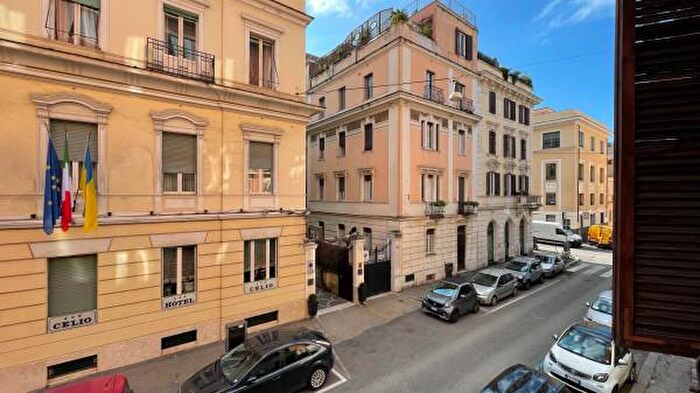 Appartamento quadrilocale in vendita in Via dei Santi Quattro, Roma